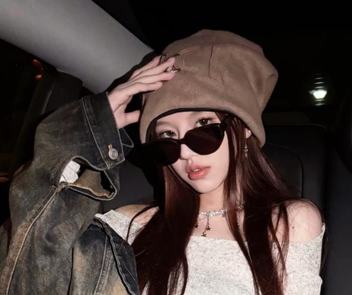 [BST]+109 Ảnh Gái Xinh Đeo Kính Đen – Hình Gái Ngầu Đeo Kính Đẹp