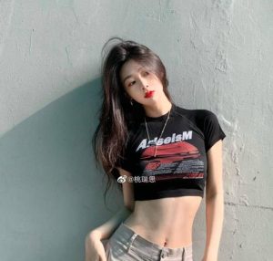 Ảnh gái xinh mặc áo croptop