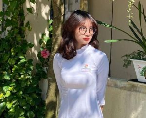 Ảnh gái xinh tóc ngắn đeo kính cute