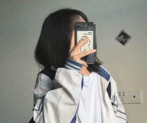 Gái xinh che mặt tóc ngắn